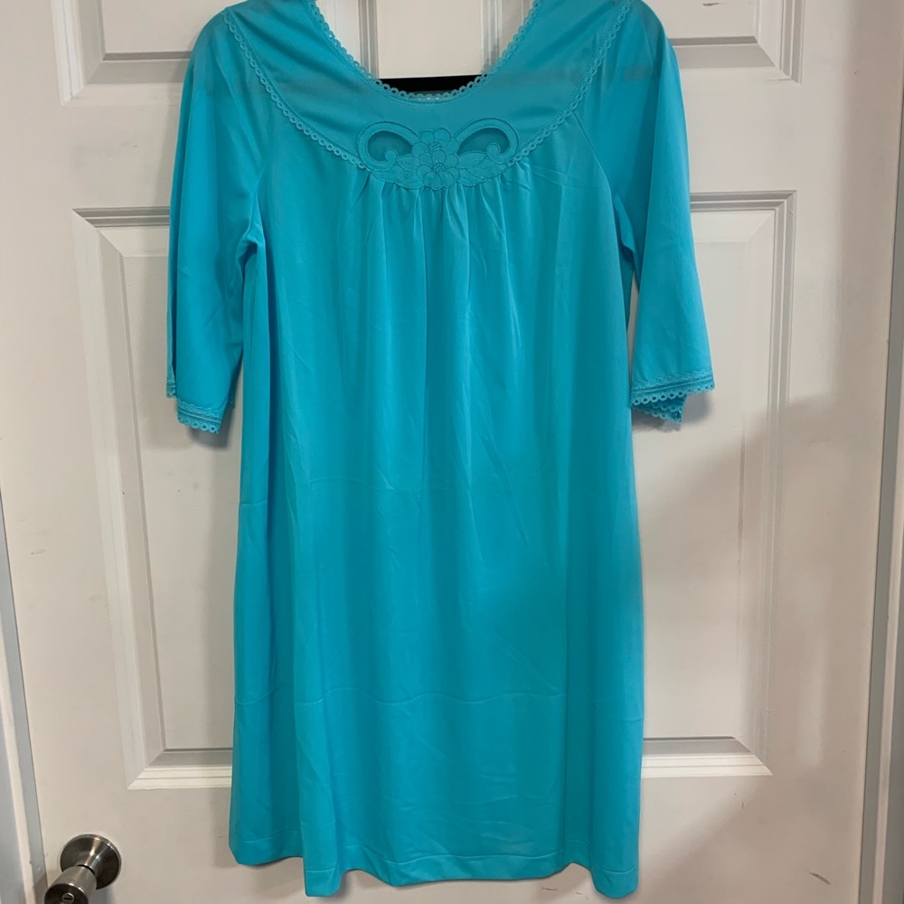 Vintage NWOT Lorraine nylon nightgown. Women’s small